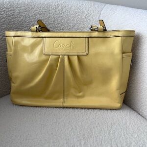 COACH🌼Patent Leather Handbag